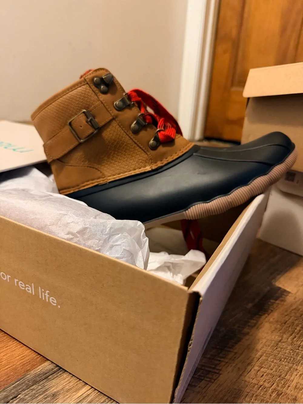 Jade women’s Waterproof Duck Boot in Black, Tan & Red